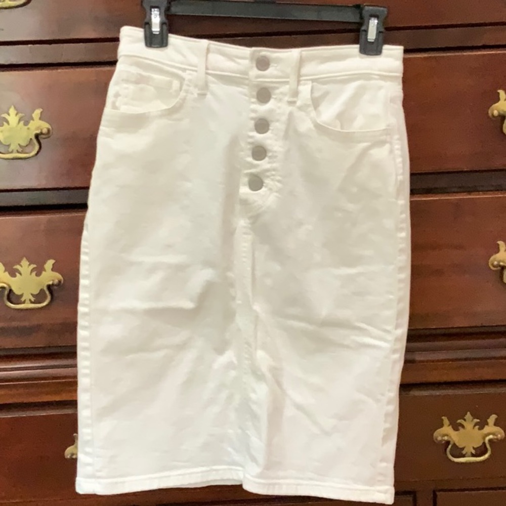 Banana Republic 5 Button Front White Denim Skirt 2 Waist 13 1/2”, Length 21 1/2”